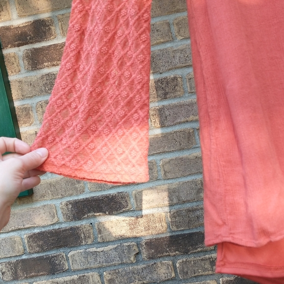 Charlotte Russe Bell Sleeve Tunic Blouse - Picture 4 of 6